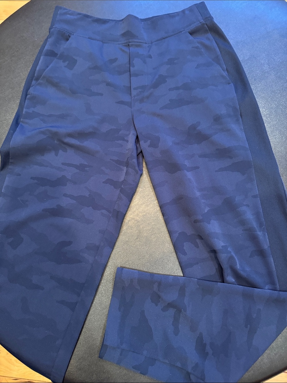 Athleta Brooklyn Navy Camo Stretch Active Pants- Size 2